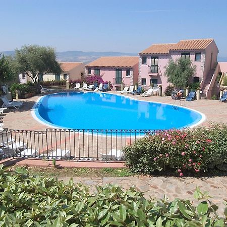 Beb Con Piscina Villa Del Borgo Badesi Exterior foto